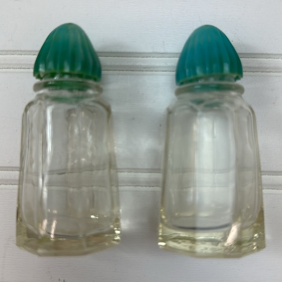 Hazel Atlas Vintage Salt and Pepper Shaker Set with Teal Lids - Picture 9 of 10